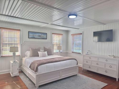 Ocracoke Bed & Breakfast | 04-The Seashell Suite at The Castle Inn