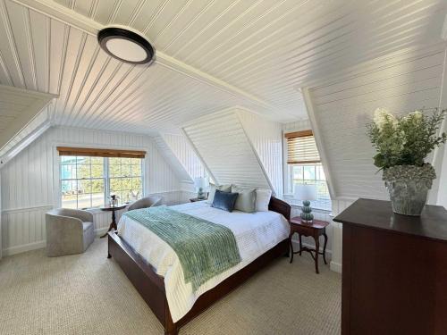 Ocracoke Bed & Breakfast | 06-Harbor Suite at The Castle Inn