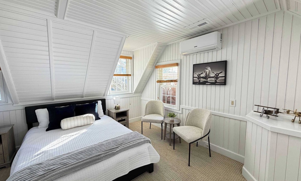 Ocracoke Bed & Breakfast | 08-Flight Suite at The Castle Inn