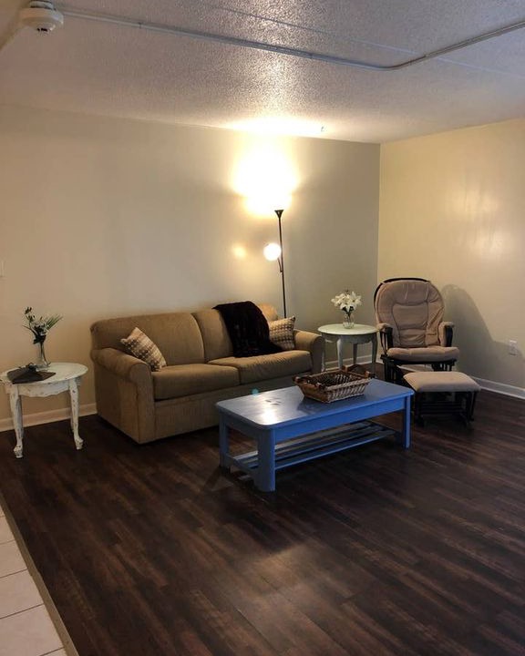 East Ridge Apartment | 1 bedroom efficiency apt-Mins from Downtown!!