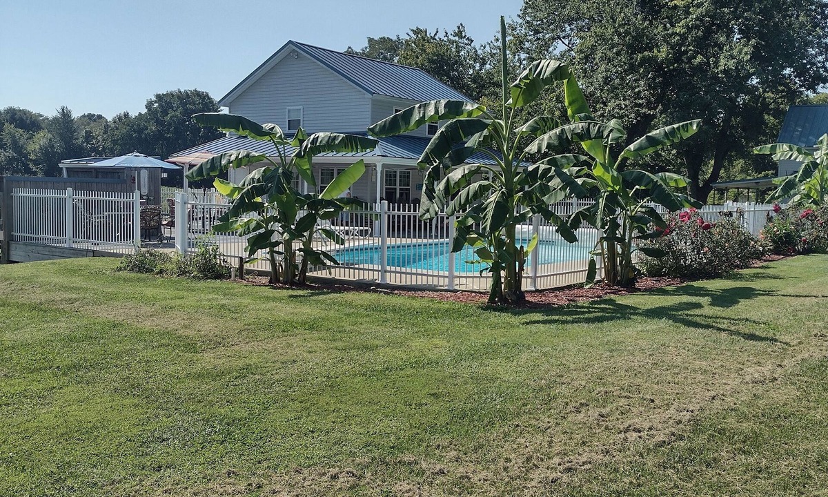 Nazareth Cottage | 1-bedroom poolhouse w/private heated pool, within 10 miles to 11 distilleries.