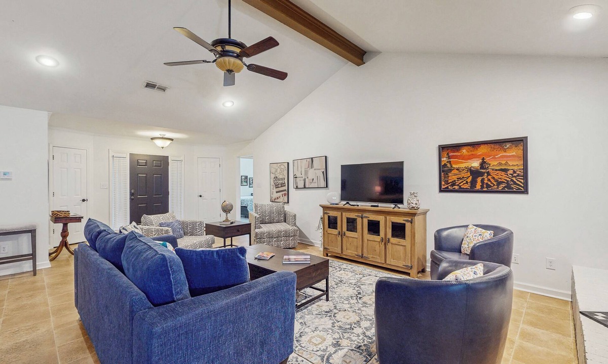 Conway House | <1 Block to Trails! Conway Biker & Hikers Haven