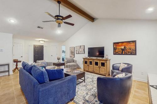 Conway House | <1 Block to Trails! Conway Biker & Hikers Haven