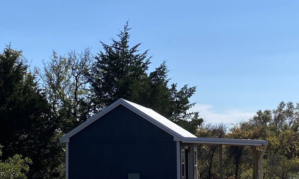 Wheeler Cottage | #1 cabin,Cozy remote location with large porch -close to Wheeler &Shamrock