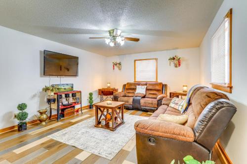 Mountain View House | 1 Mi to Dtwn Mountain View: Home w/Deck