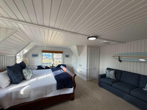 Ocracoke Bed & Breakfast | 10-Surf Suite at The Castle Inn