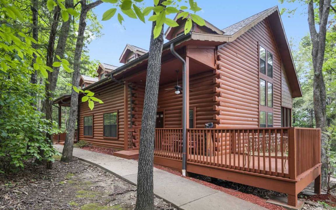 Branson Theater District Cabin | 132 m² Cabin ∙ 3 bedrooms ∙ 8 guests