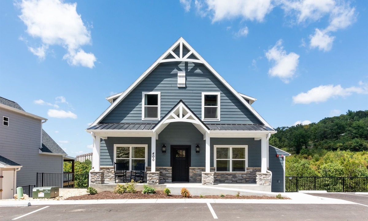 Table Rock House | 14 Bedroom w/Hot Tub-Outdoor/Indoor Community Pool