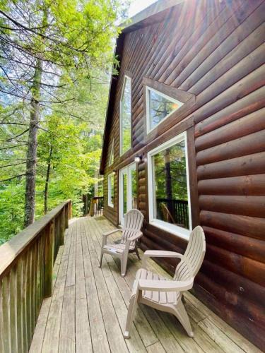 Rogers House | 14 Guest 7 Bed 4 BR Lakefront Cabin w Hot Tub