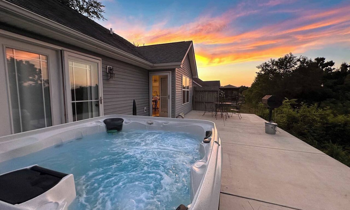 Taylorsville House | #18 Kentucky Sunrise - Lakefront Home with spacuios patio and Hot Tub