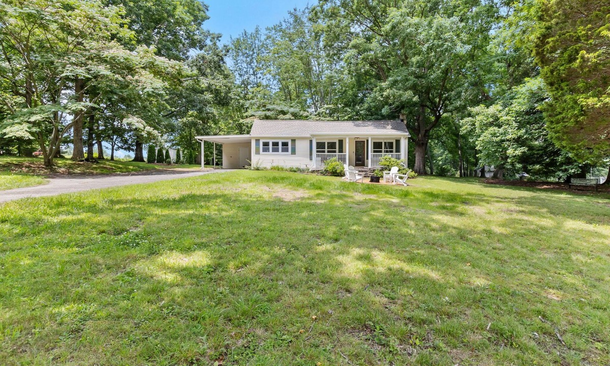 Trenton Other | 2-bedroom farmhouse in tranquil Rising Fawn w/Crib & Highchair
