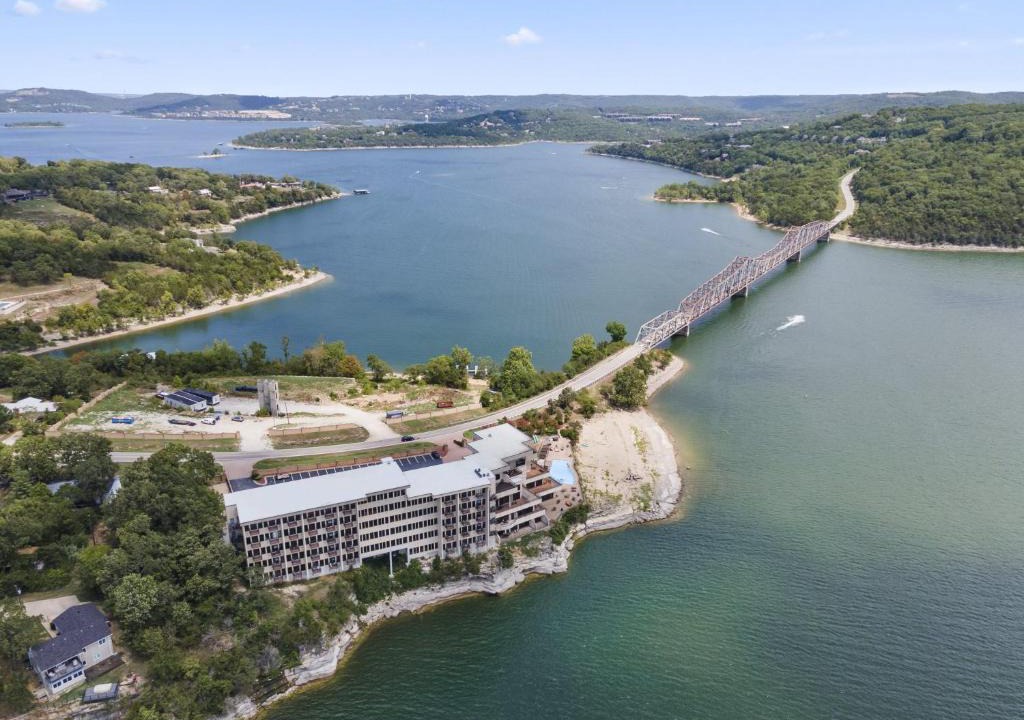 Ridgedale House | 2 Bedroom Lake View Villa - Unit 403
