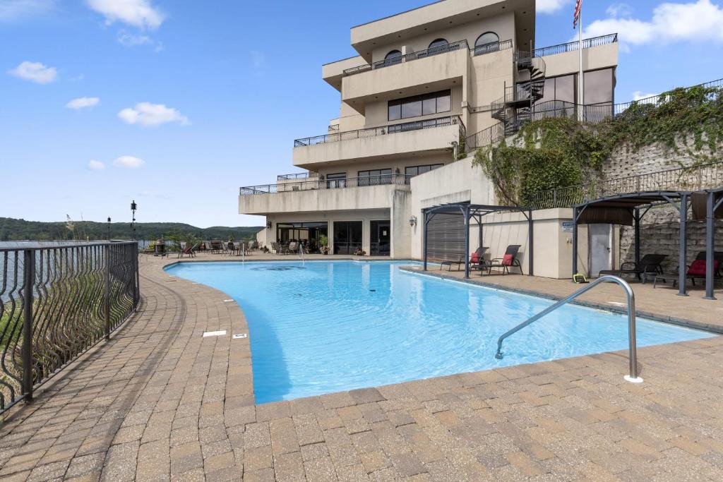 Ridgedale House | 2 Bedroom Lake View Villa - Unit 209