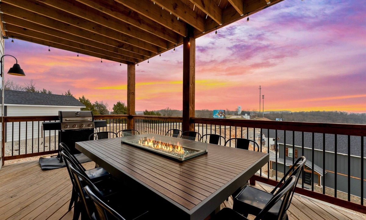 Branson House | 2 Epic Lakeview Homes, 18 BDs, Community Pools
