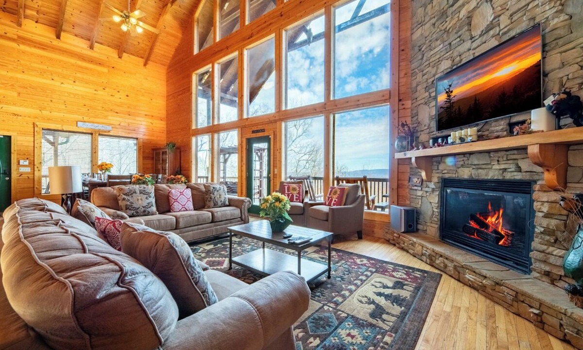 Smoky Mountains Cabin | 2-in-1 Estate w/VIEWS! Theater + Firepit + GAMES!