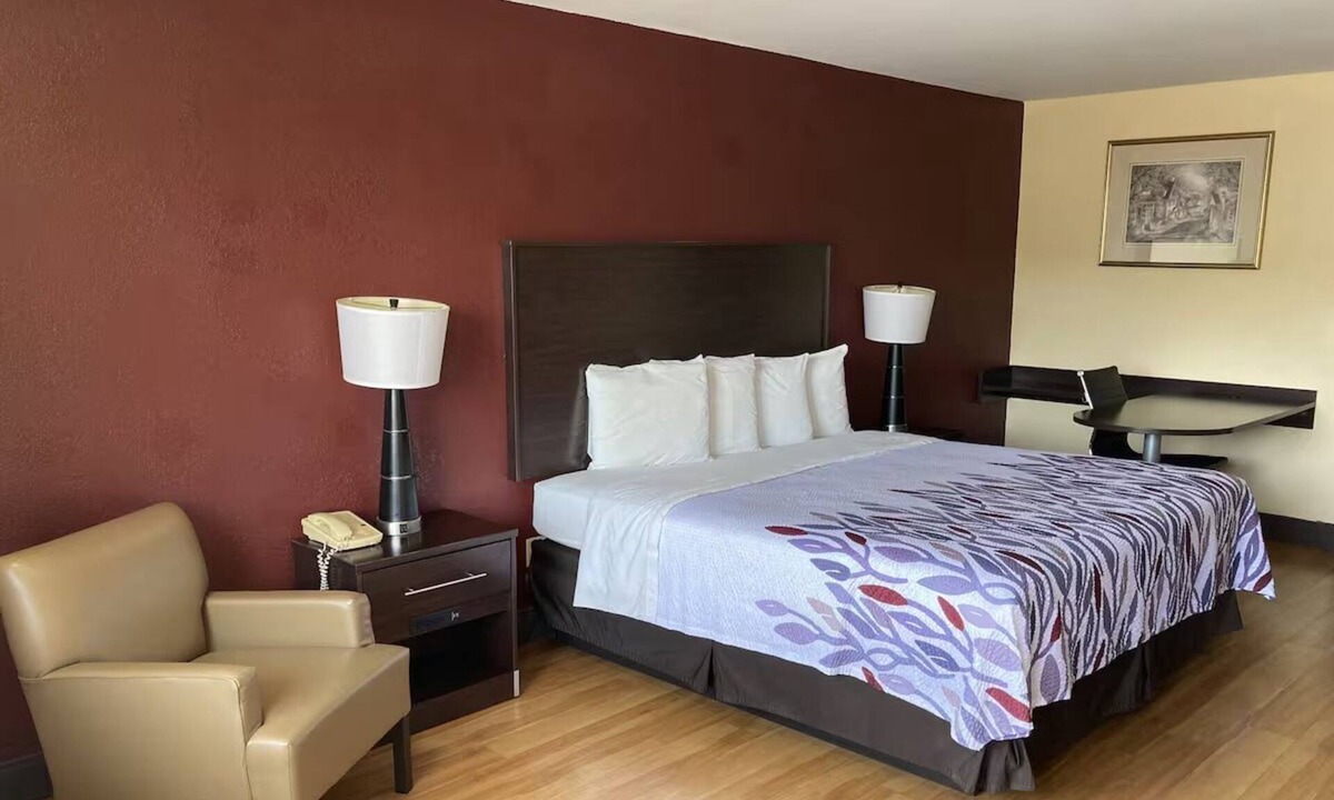 Cleveland Hotel | 2 King Rooms Perfect for Pet Owners – Enjoy Extended Stays w/Ease