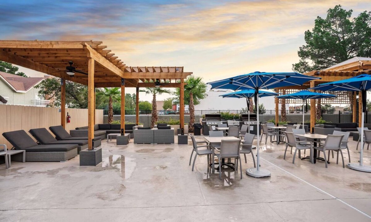 Biggs Field Hotel | 2 Spacious Suites – Pool, Free Breakfast & Full Kitchen