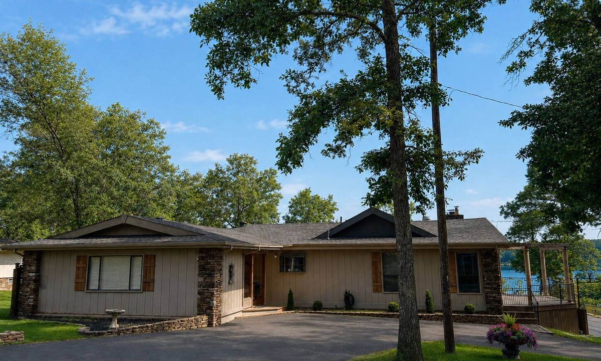 Greers Ferry House | 2 Story lakefront home- on the Narrow's of Greers Ferry Lake
