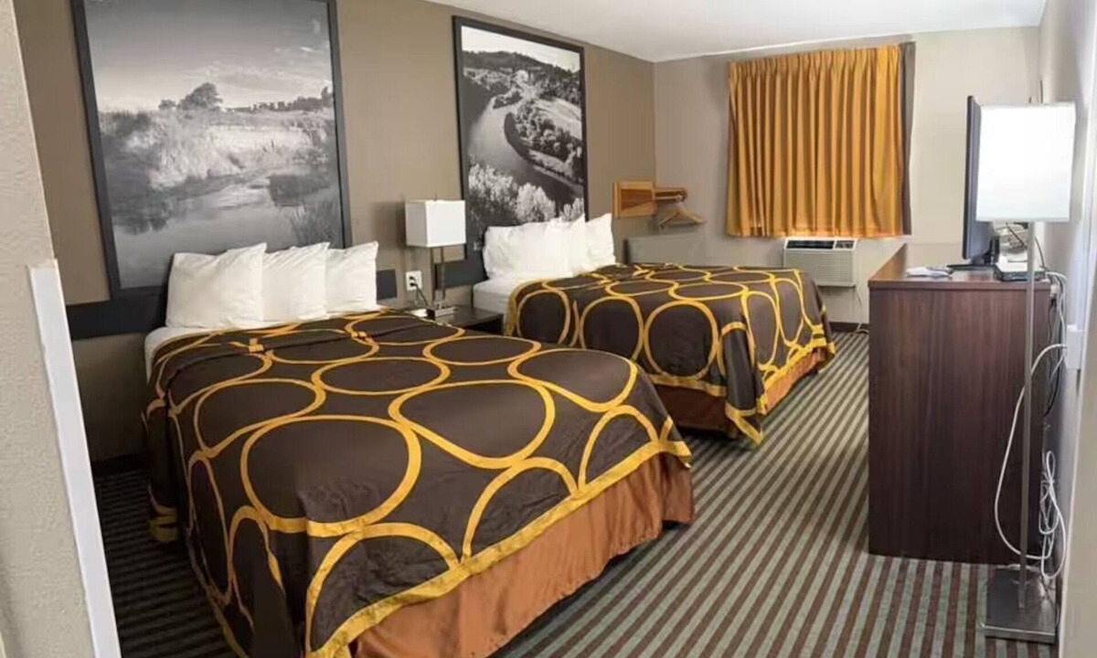 Lexington Hotel | 2 Welcoming Rooms Perfect for Families & Friends on Weekend Escapes