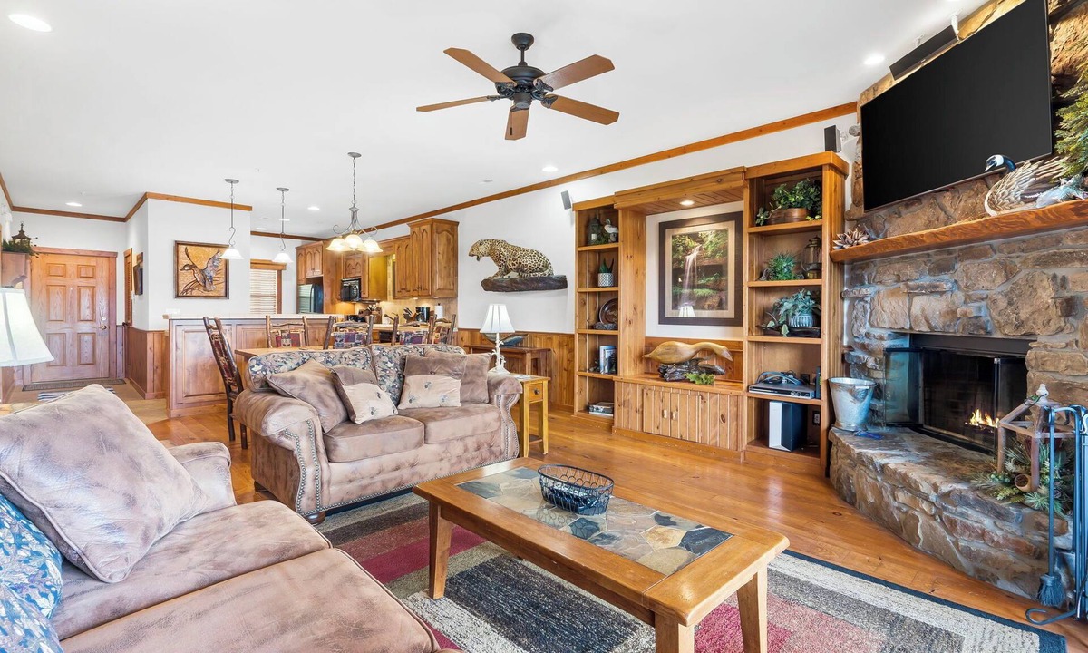 Indian Point Condo | 2BR Village At Indian Point 1607 near SDC - Free Tickets Daily up to $500