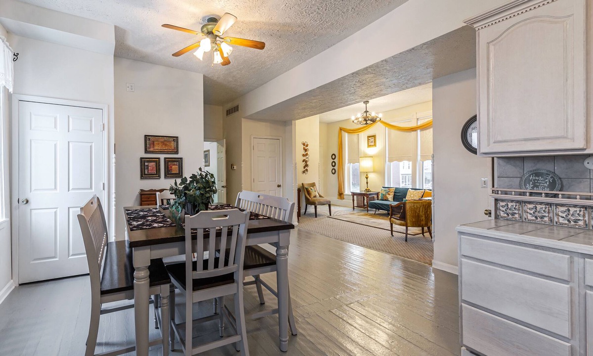 Savannah Apartment | 2nd Floor Loft Historic Building