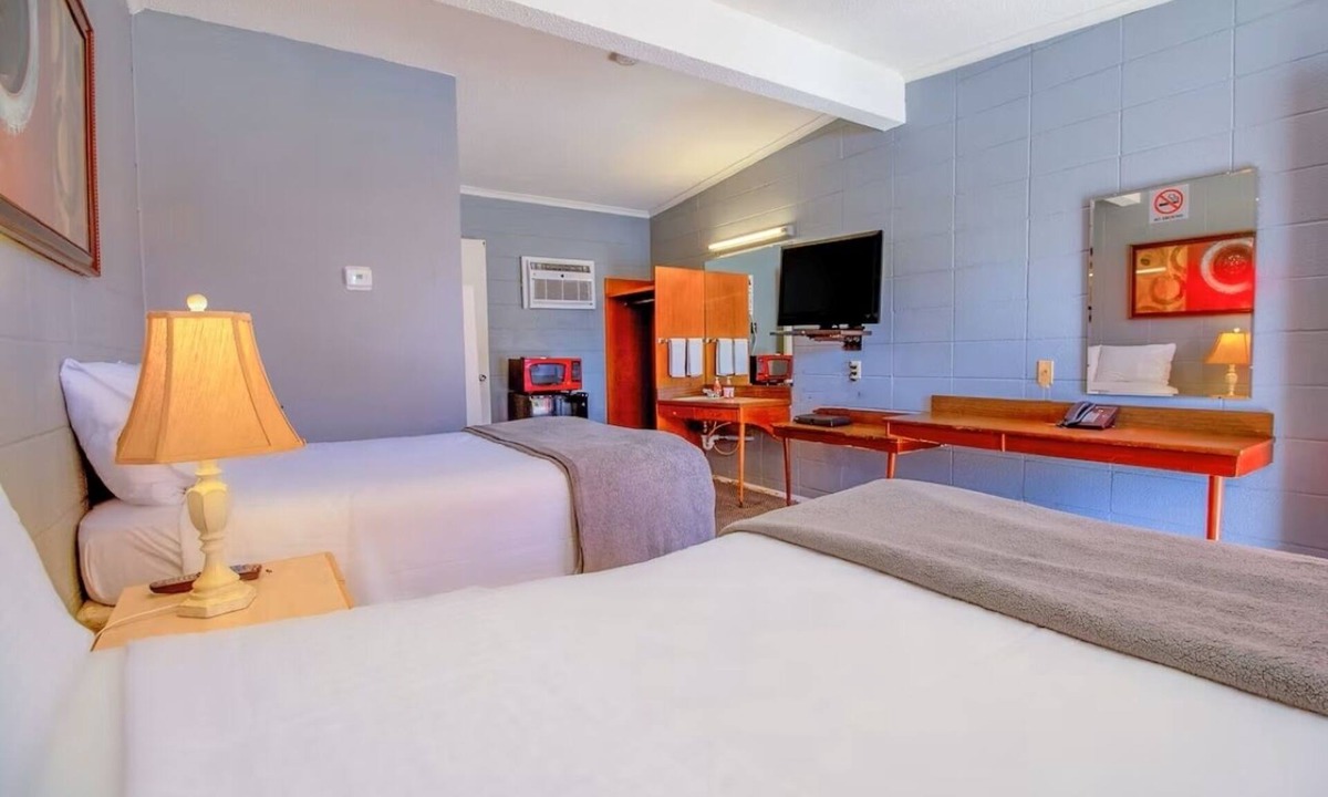 Wheeler Hotel | 3 Accommodations of Family-Friendly Rooms Near Wheeler City Park + Parking