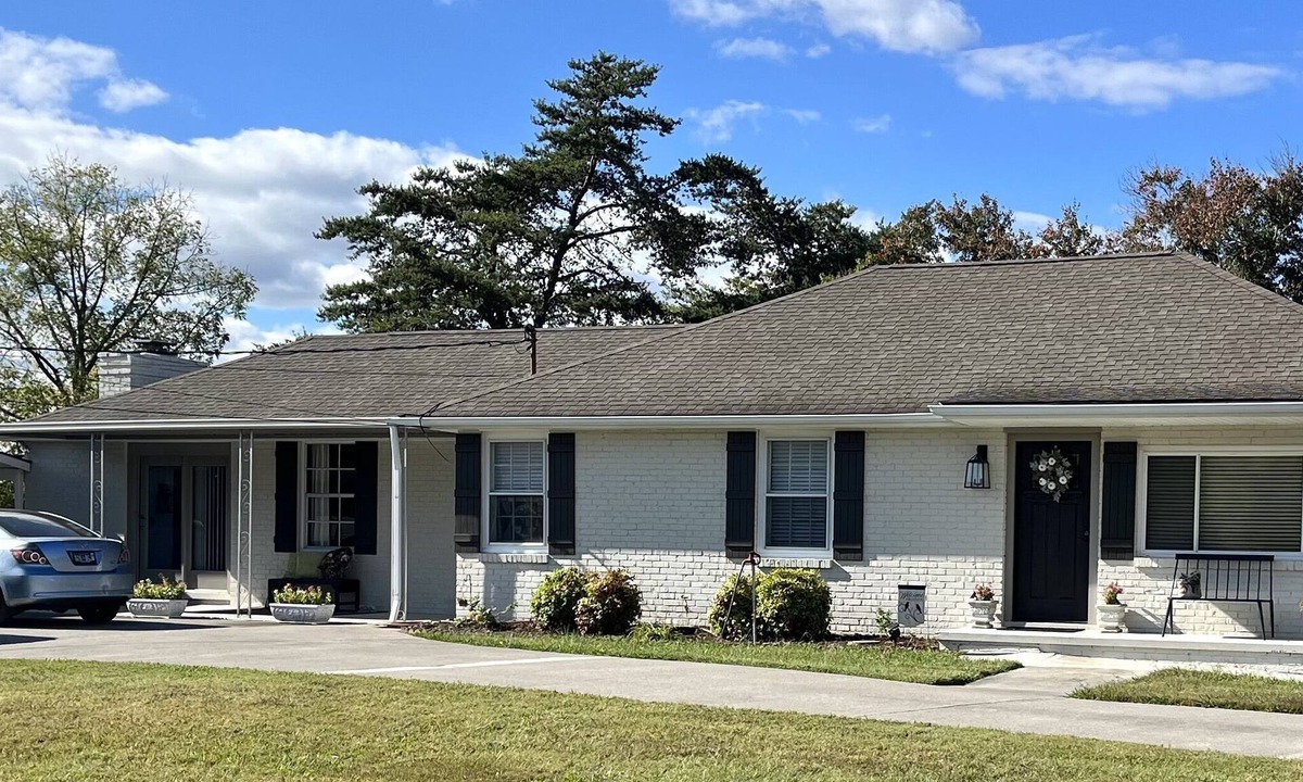 Knoxville House | 3 bedroom 2 bath mins to University of Tennessee, Sevierville, pickleball, golf