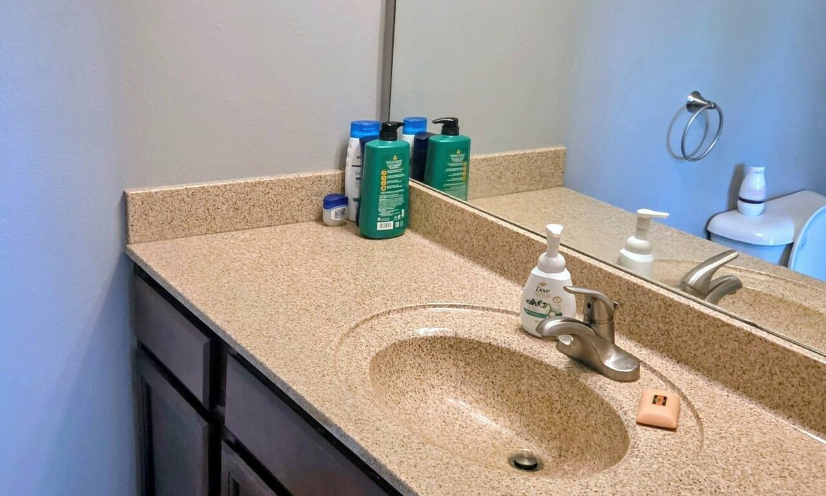 West Des Moines House | 3-bedroom townhome in serene West Des Moines with AC