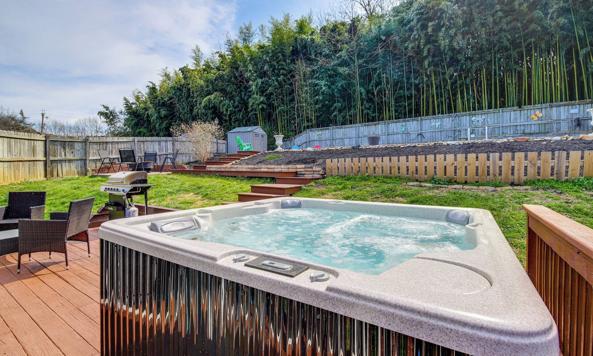 Knoxville House | 3 Mi to UT & Market Square: Poolside Retreat!
