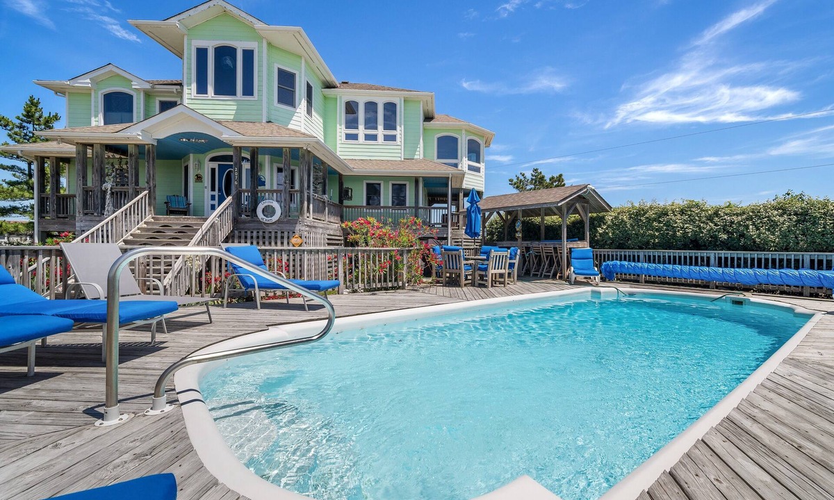 Carova Beach House | 30% off 8/23-30 or 8/30-9/6 weeks! 4WD needed, private pool & great ocean views!