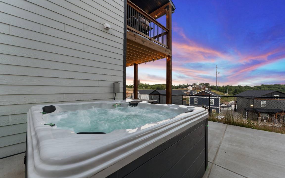 Table Rock House | 343 m² House ∙ 9 bedrooms ∙ 18 guests