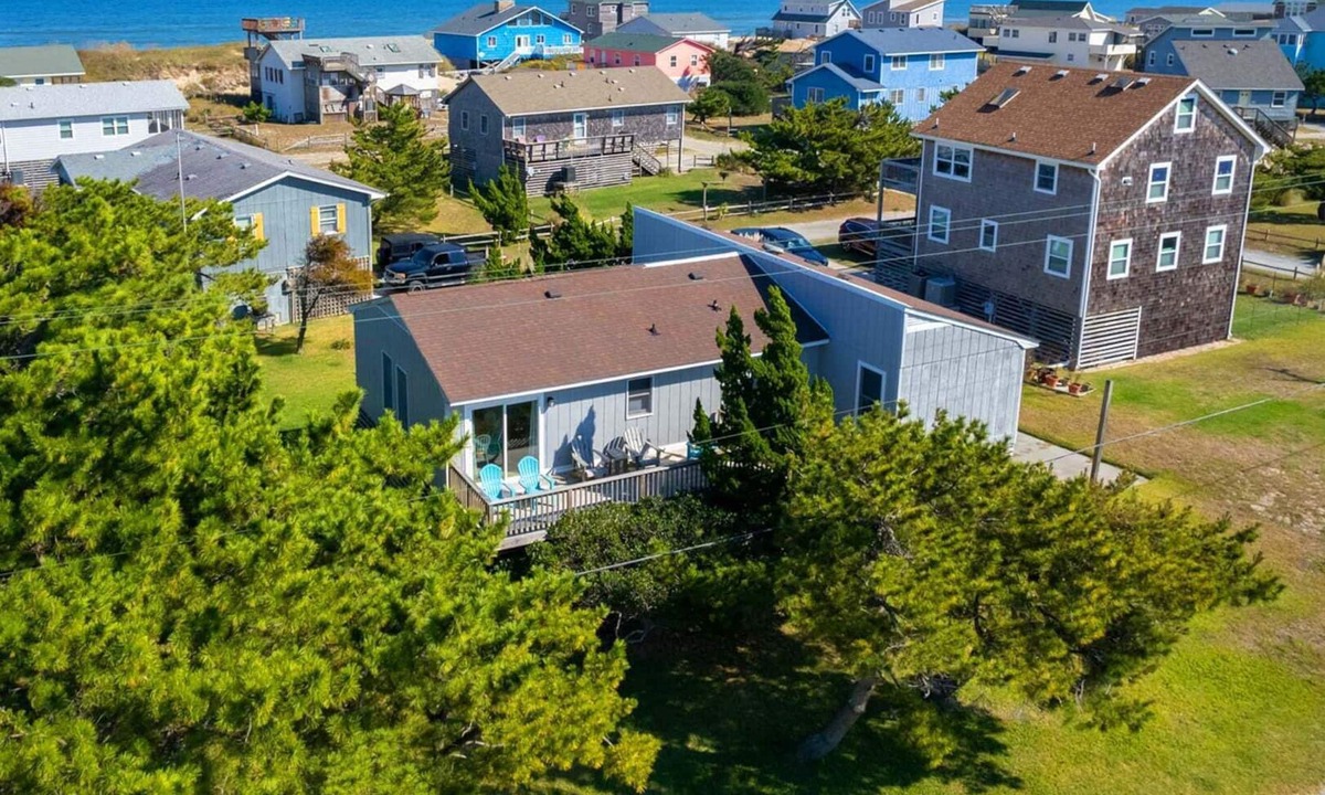 South Nags Head House | 386 Unique Ocean-Side Home - 4 Lots from Ocean!
