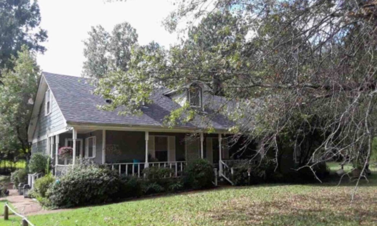 Cordova House | 389 Picklleball courts