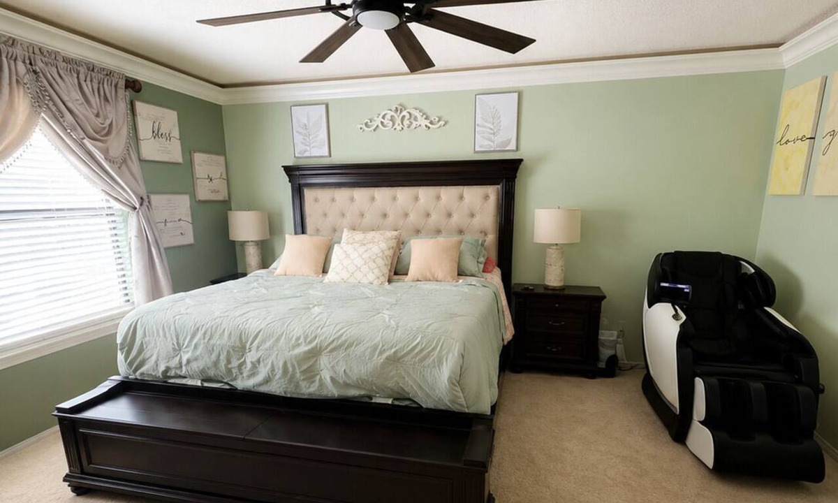 Roswell House | 3BR& 2BA Massage Chair & bed+Jet tub! RV Parking/Hookups available upon request!