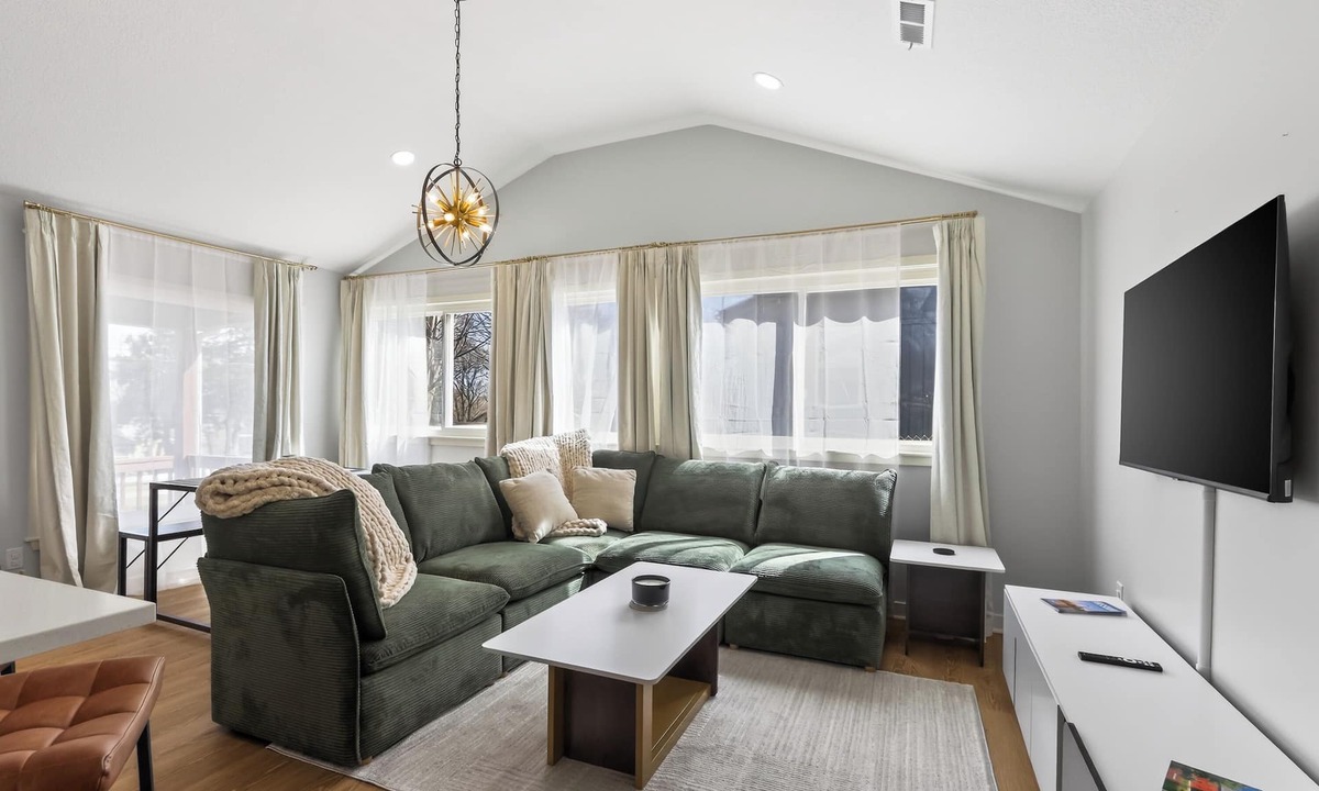 Independence House | 3BR Home Near KC 13 Min to Stadium/Sleeps 6