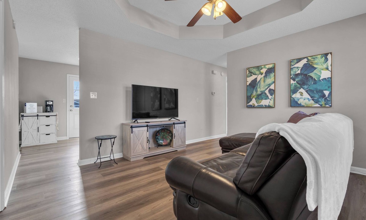 Oak Grove House | 3BR Near Ft. Campbell | Fenced Yard + Garage