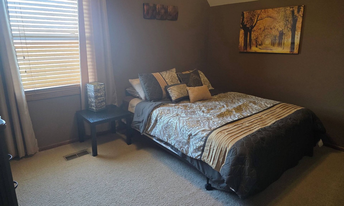 Olathe House | 4-bedroom house in Olathe w/fitness equipment and finished basement.