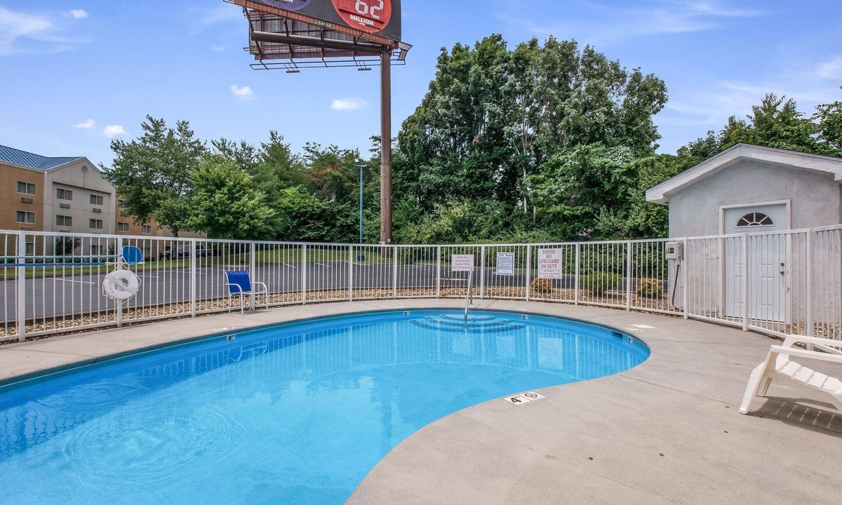 Knoxville Hotel | 4 Family-Friendly Rooms w/Seasonal Pool | Pet-Friendly, Free Parking