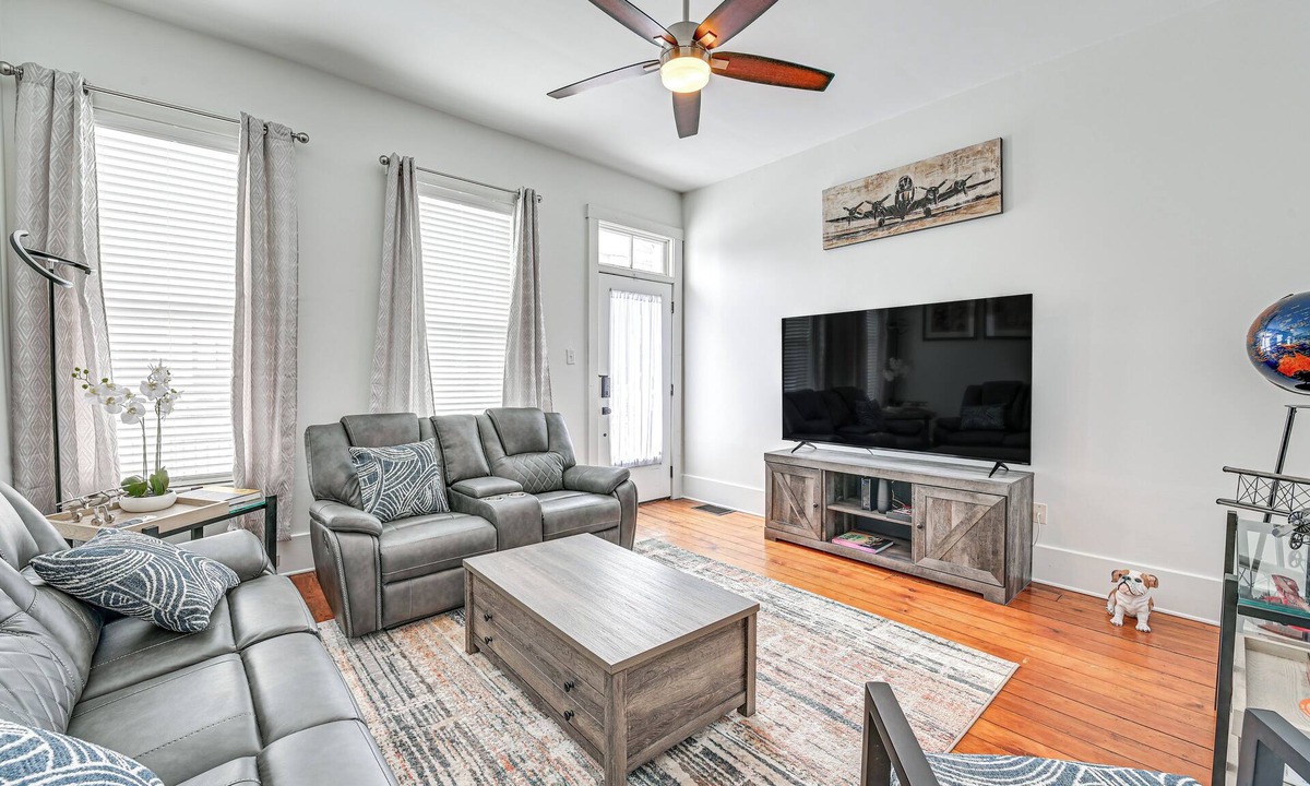 Schnitzelburg House | 4 Mi to Kentucky Derby: Home w/Private Yard