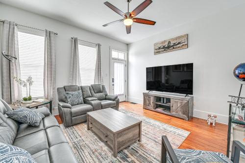 Schnitzelburg House | 4 Mi to Kentucky Derby: Home w/Private Yard