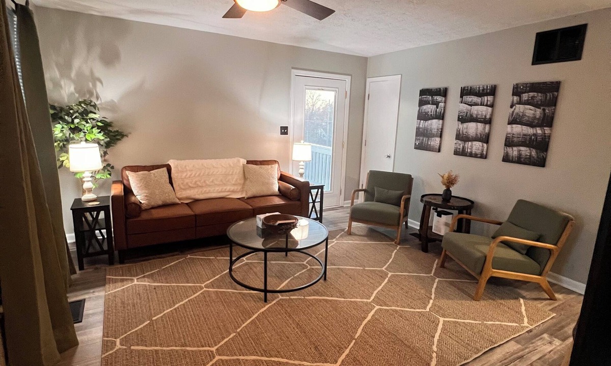 Frankfort House | 4 miles from Buffalo Trace, Frankfort KY, Charming 3 bedroom, Sleeps up to 7