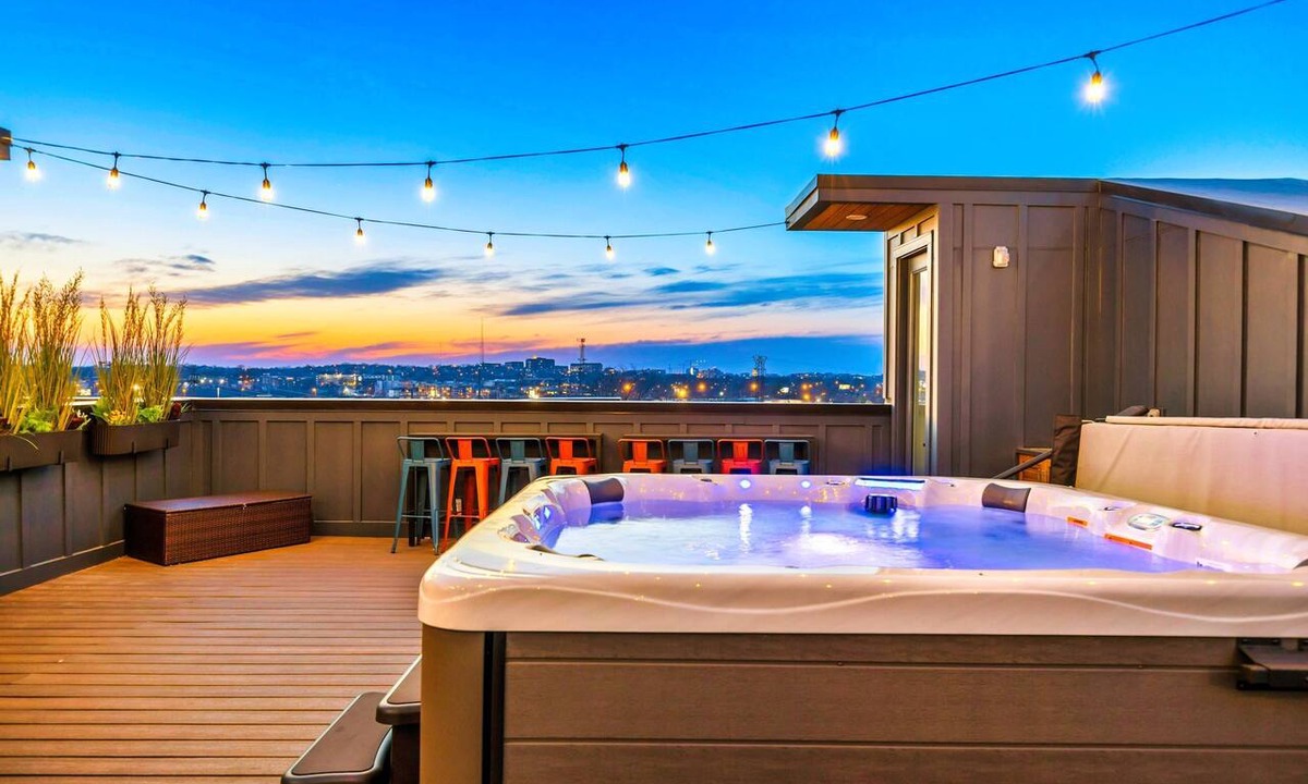 Hurwood Heights House | 4 Rooftop Decks 4 Hot Tubs Game Rooms Sauna