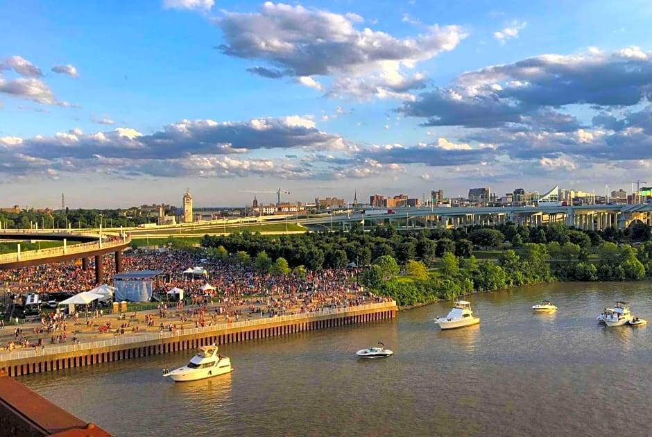 Downtown Louisville Hotel | 4-Star Hotel ∙ Galt House Hotel, A Trademark Collection Hotel