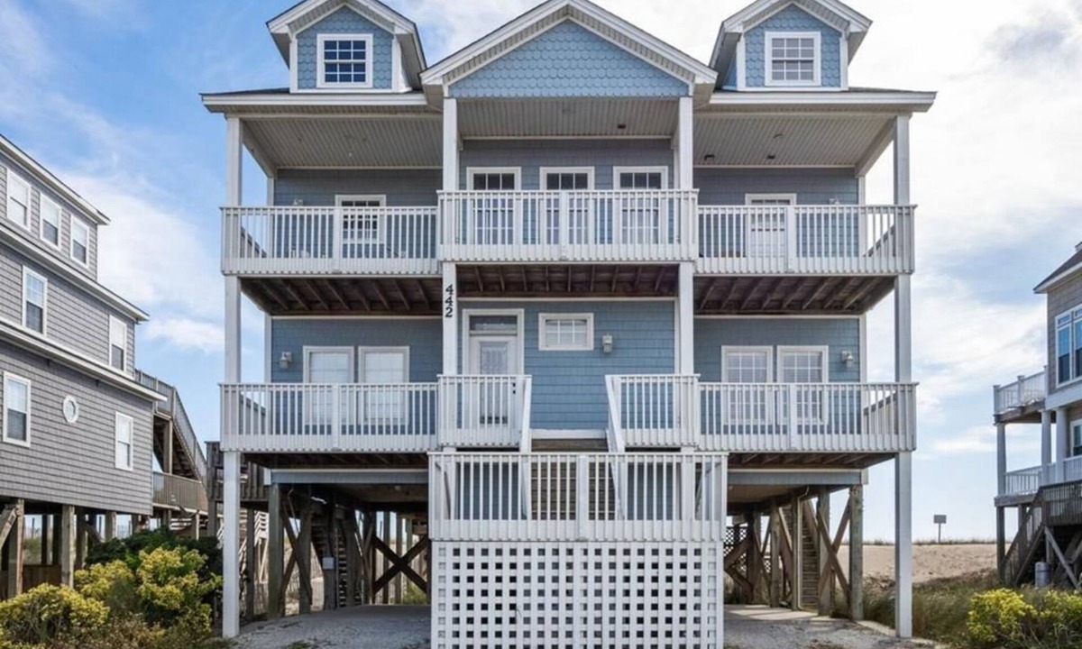 North Topsail Beach House | 442 New River Inlet Rd - 5BR Oceanfront Home - Sleeps 14