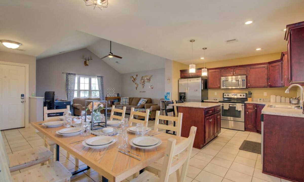 Manhattan House | 4BR Family Home w/Game Room & Spacious Yard