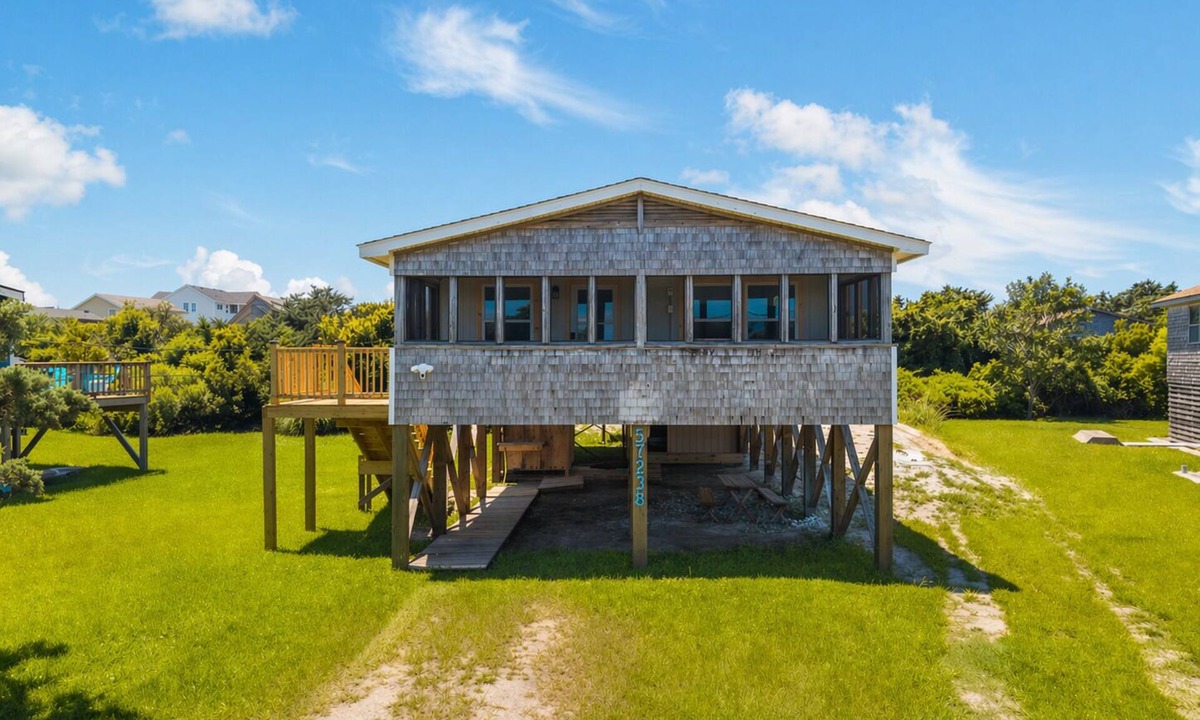 Hatteras House | 4BR Hatteras Retreat 5-Min Walk to Beach Pet Friendly