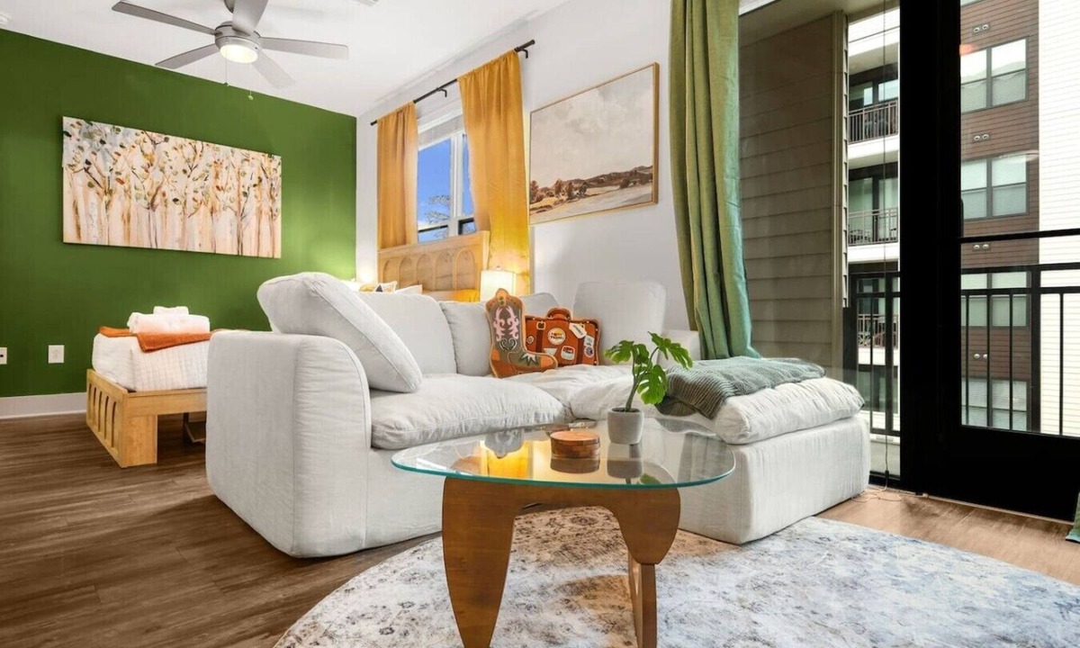 West End Apartment | 5 mins to Broadway. Downtown. Midtown. Pool. Gym