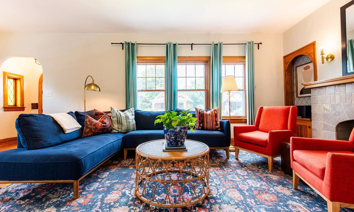 Schnitzelburg House | 5BR w/6 King Beds + Hot Tub