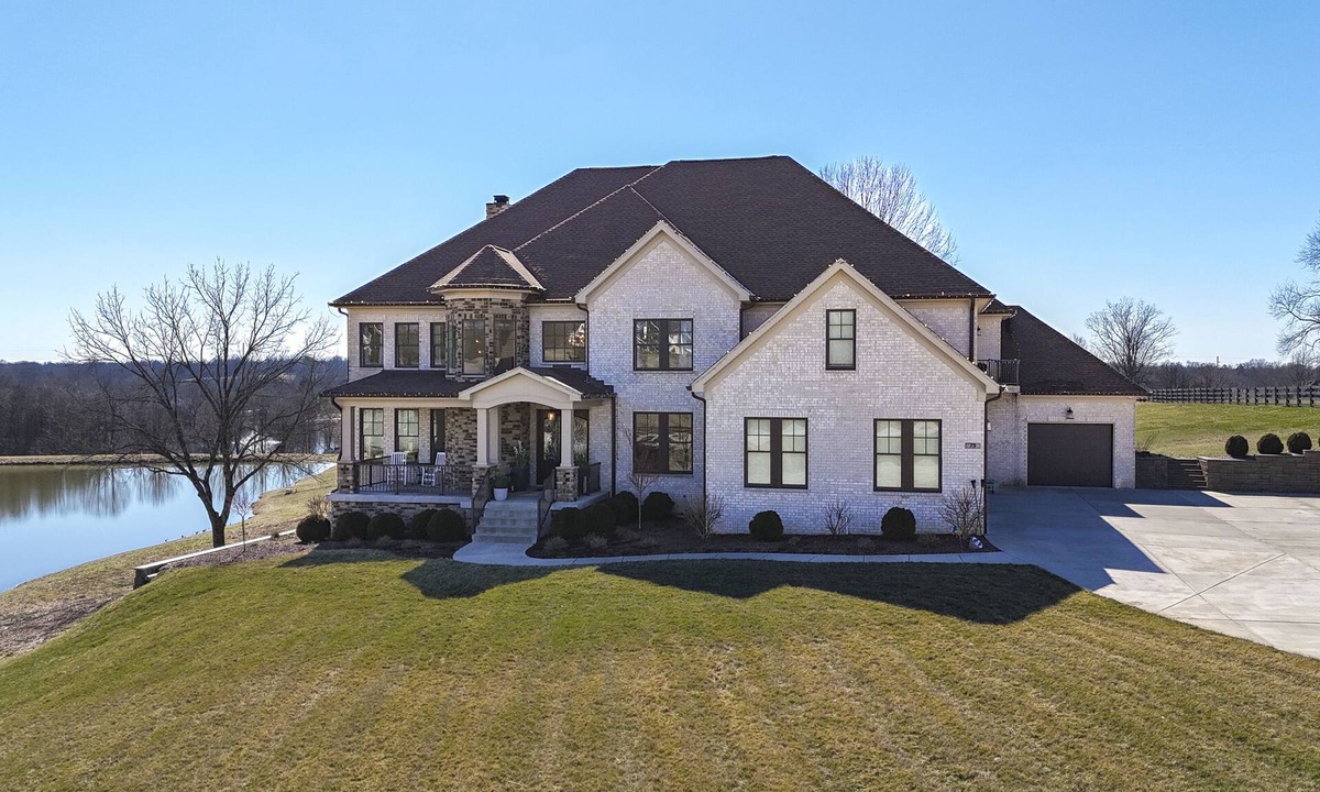 Simpsonville House | 6-acre retreat in Derby City near Valhalla and Bourbon Trail