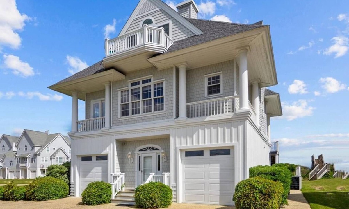 North Topsail Beach House | 6 Bedroom Oceanfront House - Sleeps 15 - Pool - Hot Tub